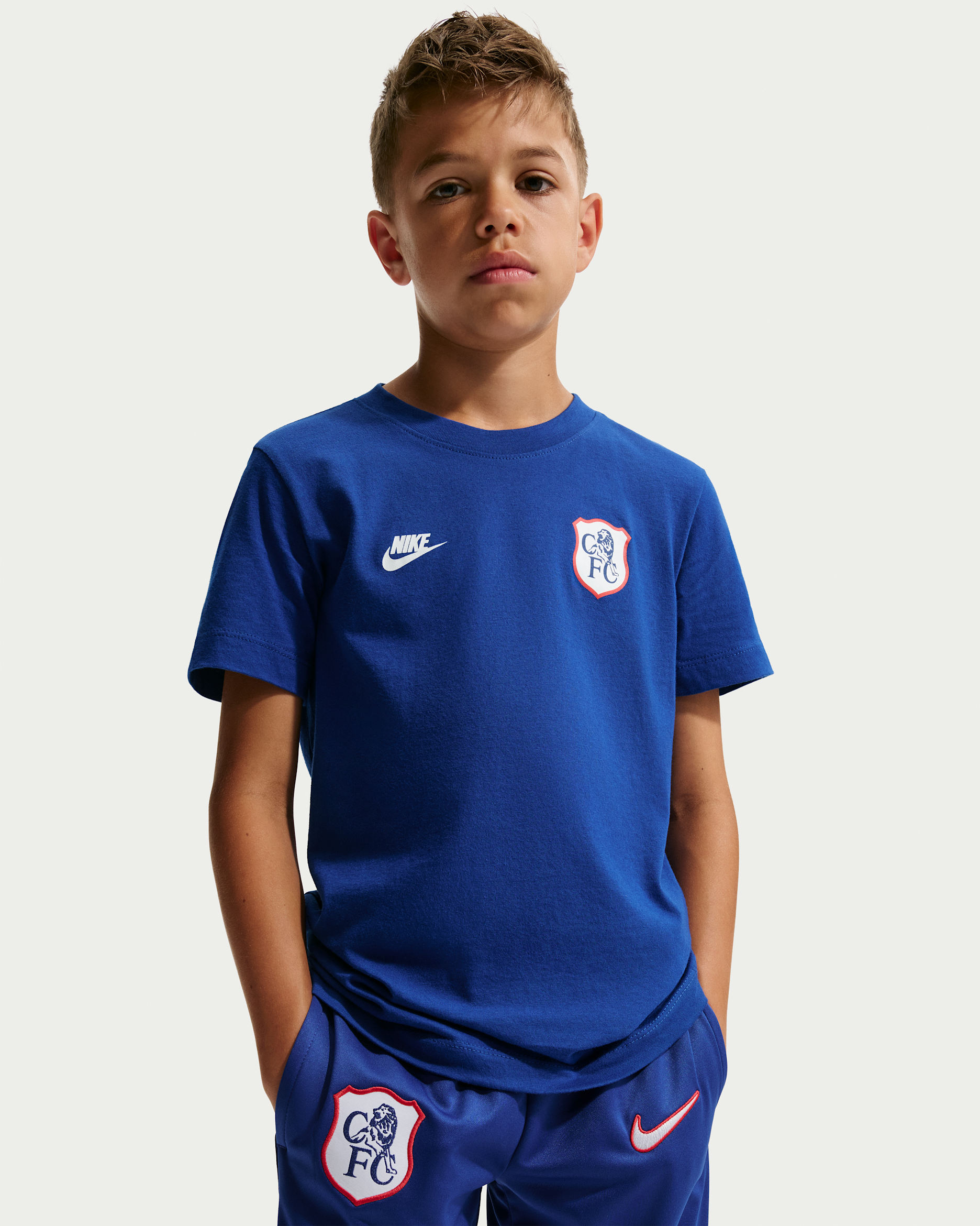 Chelsea F.C. Premier Older Kids' Nike Football T-Shirt. Nike CA